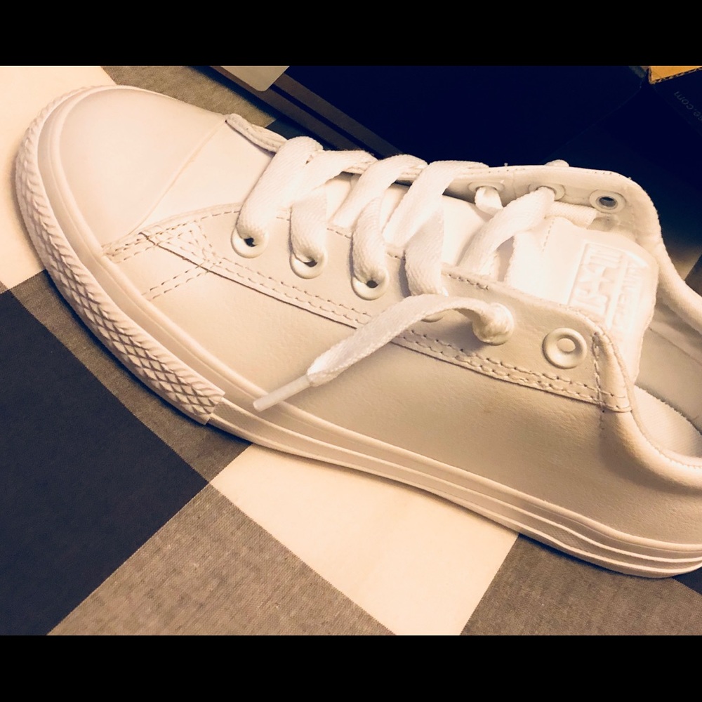 All White Leather Converse NIB 😍